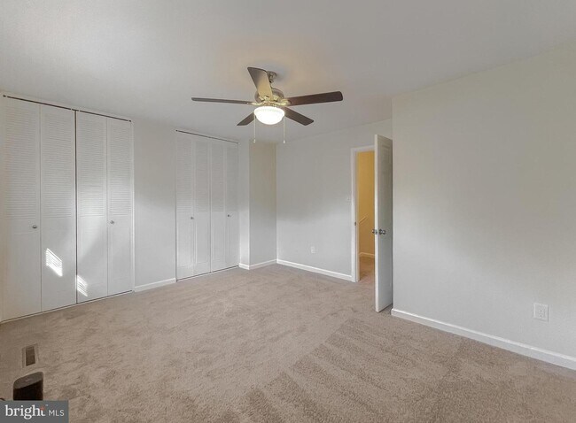 Building Photo - 11859 Oak Manor Dr