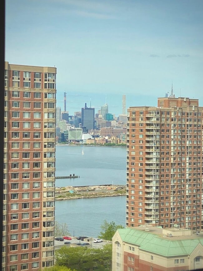 Building Photo - 88 Morgan St