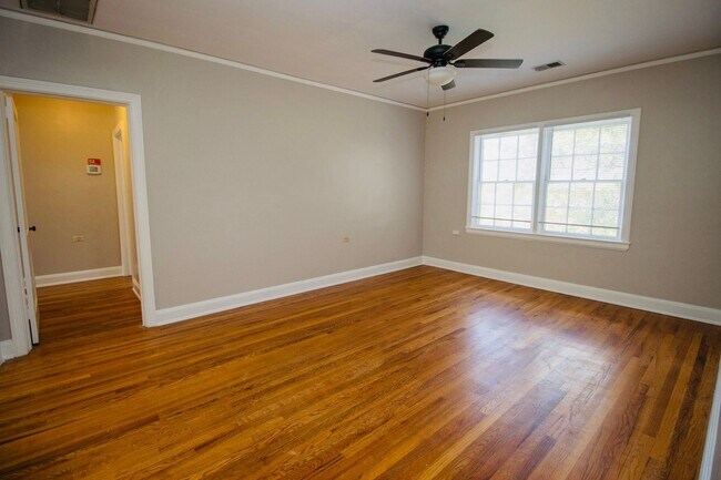 Building Photo - Bright & Modern Renovated 1-Bedroom Condo ...