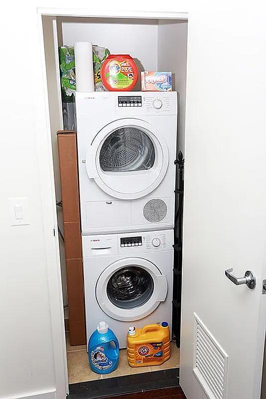 Primary Photo - 1215 Astoria