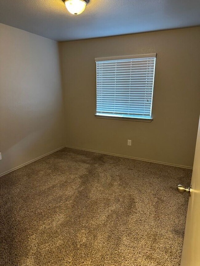 Building Photo - 2433 Stoneham Ct