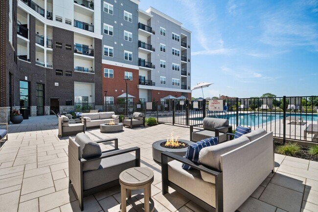 Building Photo - 999 W Fort Lee Rd