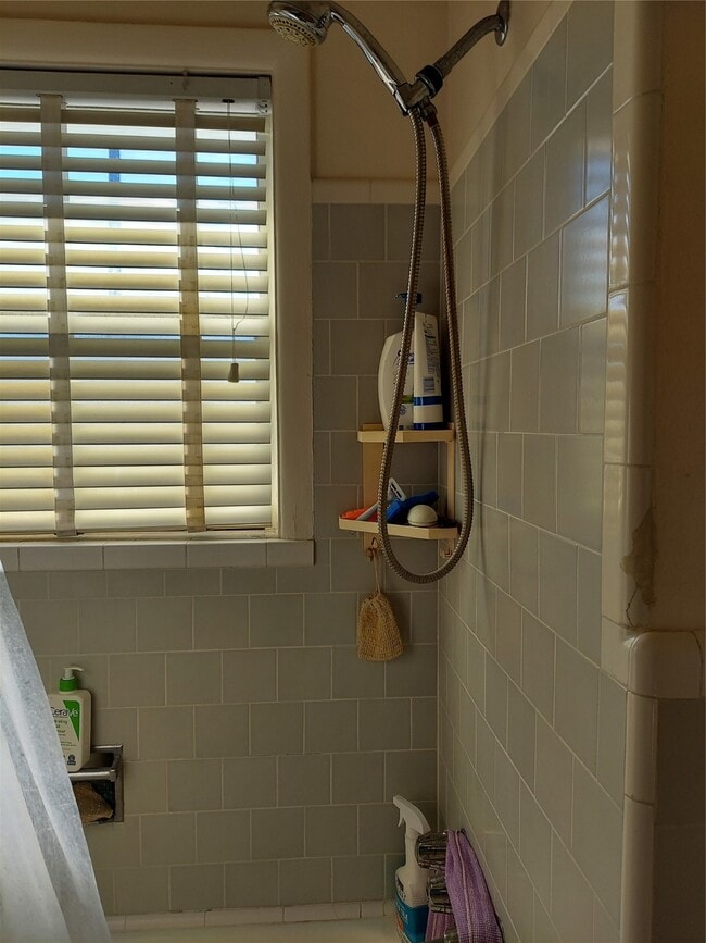 Building Photo - 2821 Eastgrove Ln