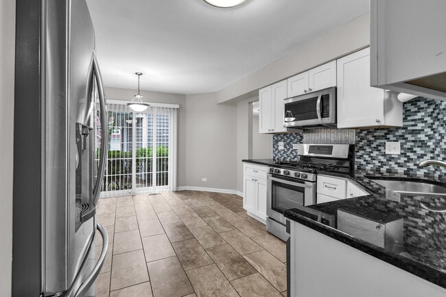 Building Photo - 1553 Stevens Dr