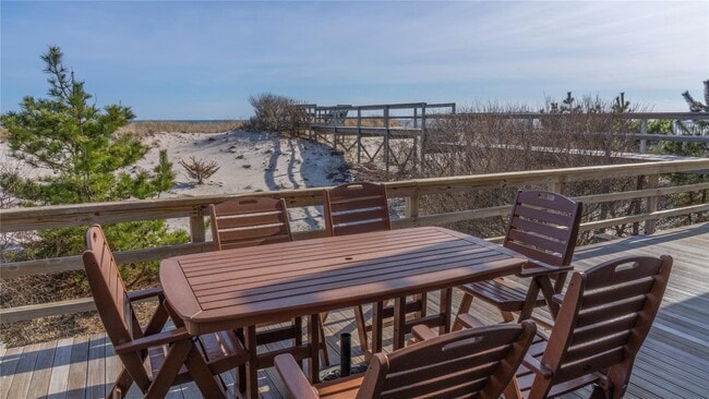 Building Photo - 825 Dune Rd