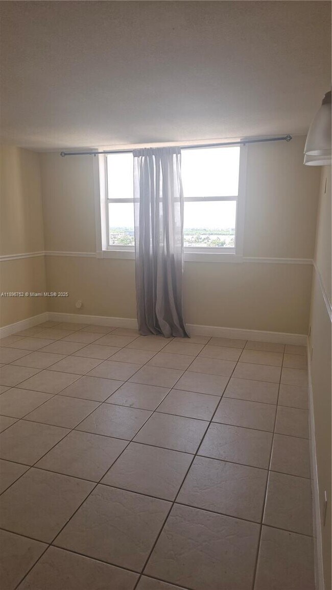 Building Photo - 290 174th St St