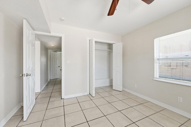 Building Photo - 1400 Binney Dr