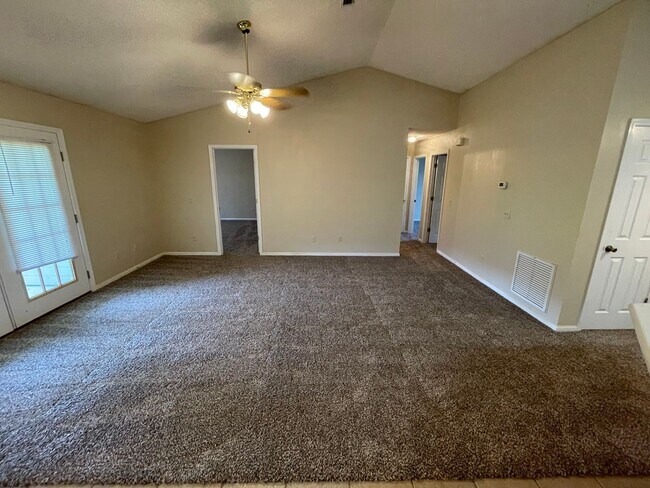 Building Photo - 3102 Achey Dr