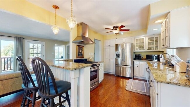 Building Photo - 830 Pine Tree Ln