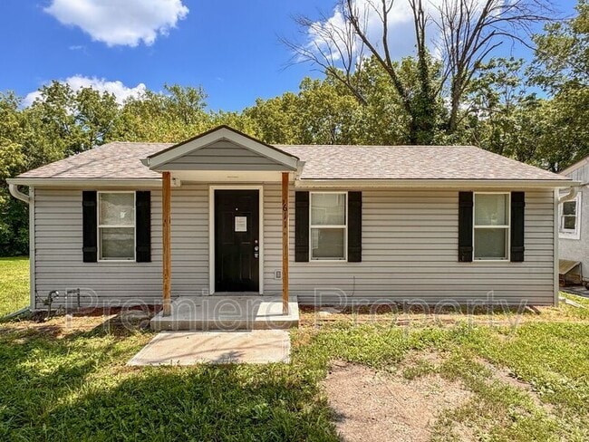Primary Photo - 611 N Hocker Ave