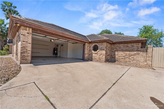 Building Photo - 29 Rio Grande Dr