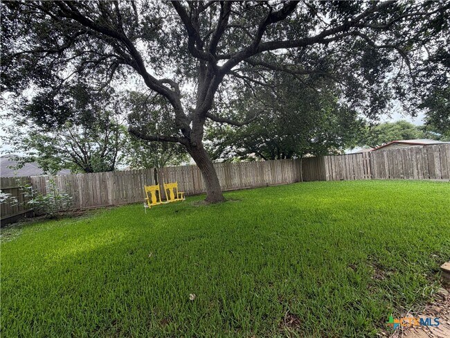 Building Photo - 114 Palomino Ln