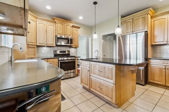 Building Photo - Effortless Charm in Over 3,000 Sq Ft of Li...