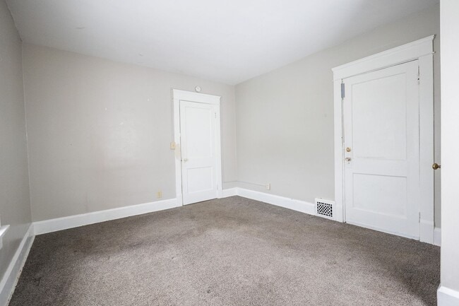 Building Photo - 1022 19th St NW