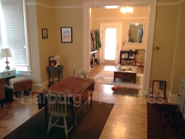 Building Photo - 1035 Mapleton Ave