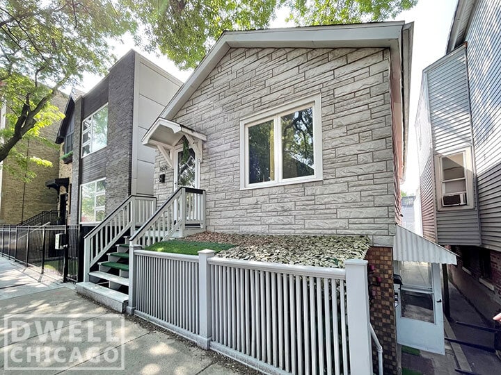 Building Photo - 1809 W Wabansia Ave