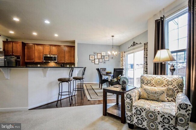 Building Photo - 3321 Eagle Ridge Dr