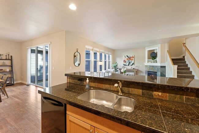 Building Photo - Charming Northwest Crossing Townhome!