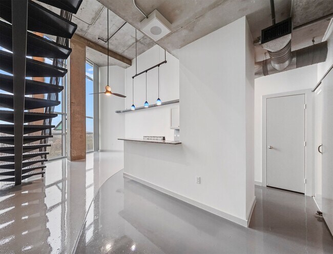 Building Photo - 2000 Bagby St