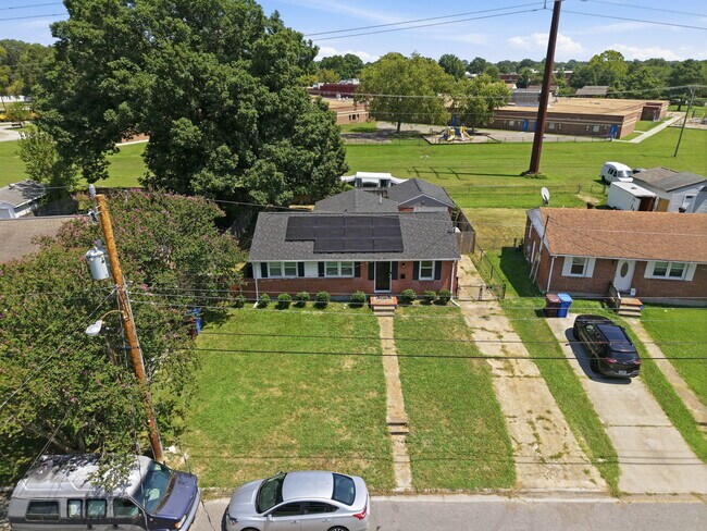 Building Photo - 1305 Yeadon Rd