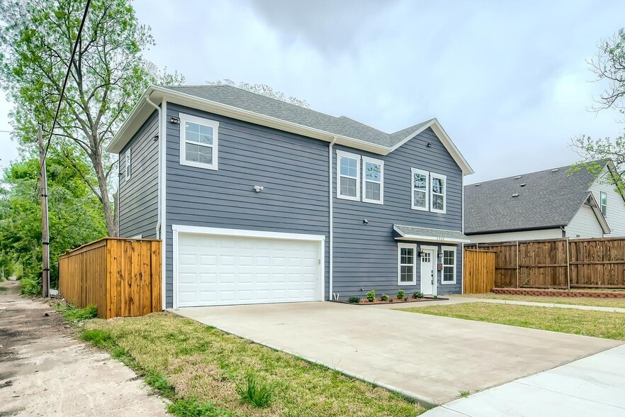 Building Photo - North Oak Cliff home 2 miles from Bishop A...