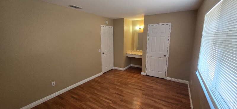 Building Photo - 3446 Rainbow Ln