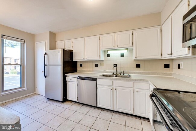 Building Photo - 1727 Cy Ct