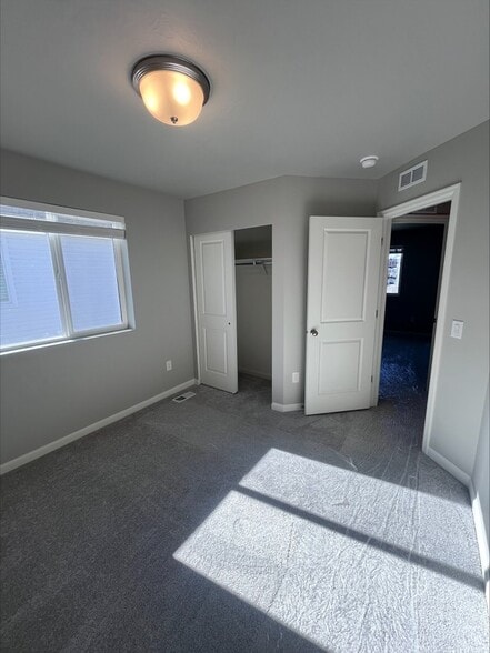 Building Photo - 213 N Riverside Dr