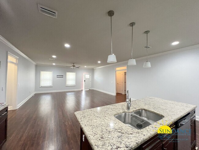 Building Photo - Stunning 4-Bedroom Home in Navarre, Just 3-Miles to Navarre Beach!
