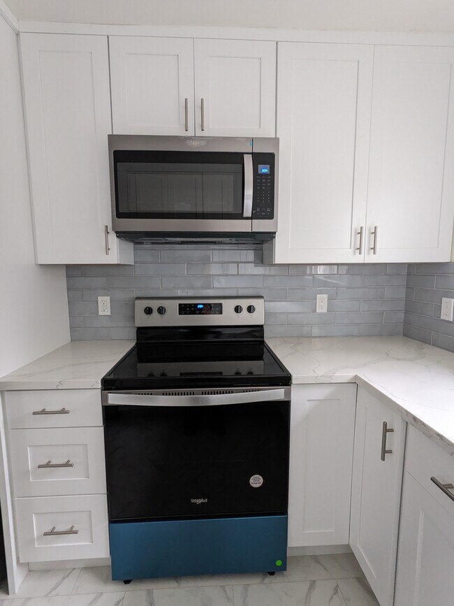 Building Photo - 3208 Countryside Dr