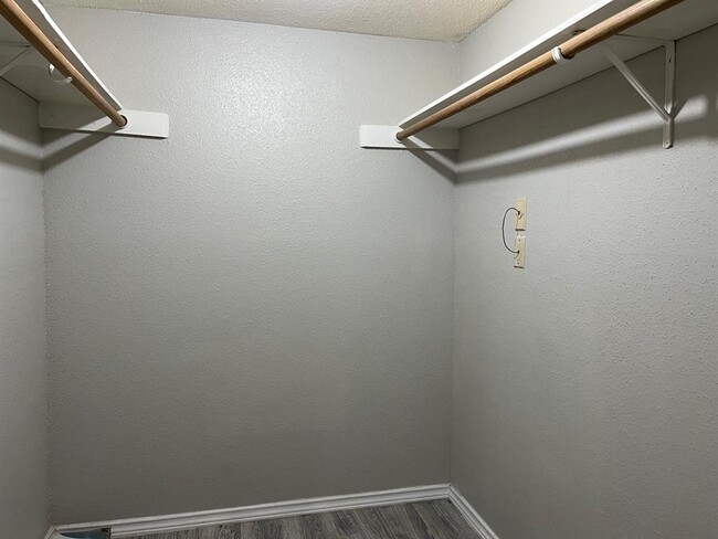 Building Photo - 10637 Braes Bend Dr