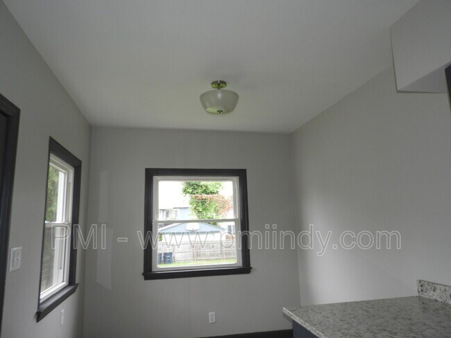 Building Photo - 154 S 9th Ave