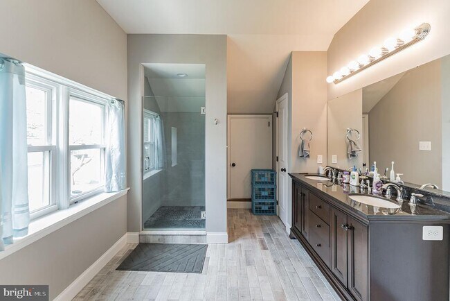 Building Photo - 1701 Butler Pike