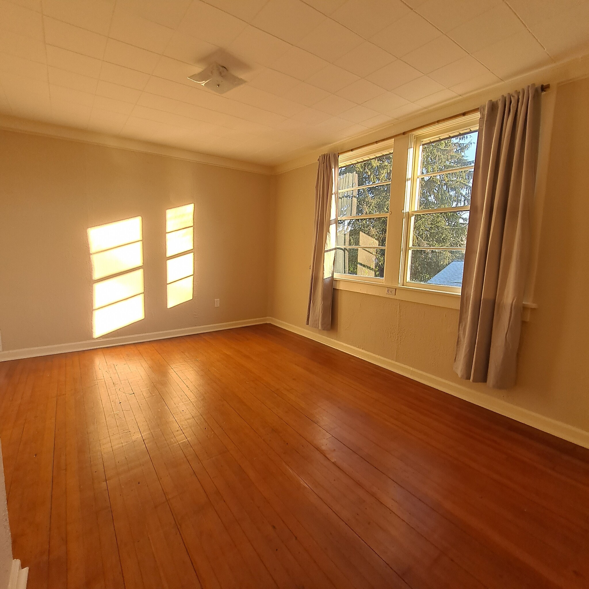 East bedroom alt view - 555 N Simpson St