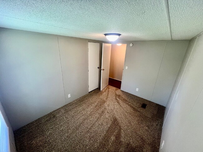 Building Photo - 1012 Ross Ln