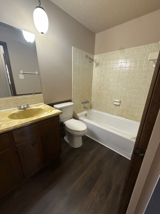 Building Photo - 1505 Parkview St