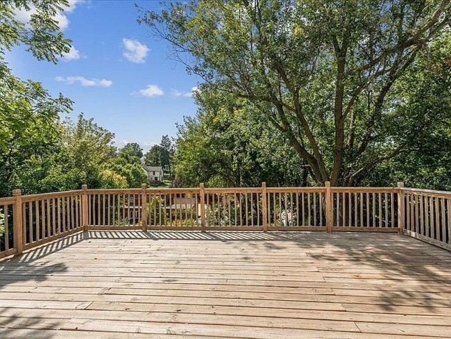 Building Photo - 4 Bedroom in College area!