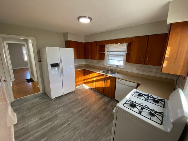Building Photo - Wonderful Family Home With Lots of Space
