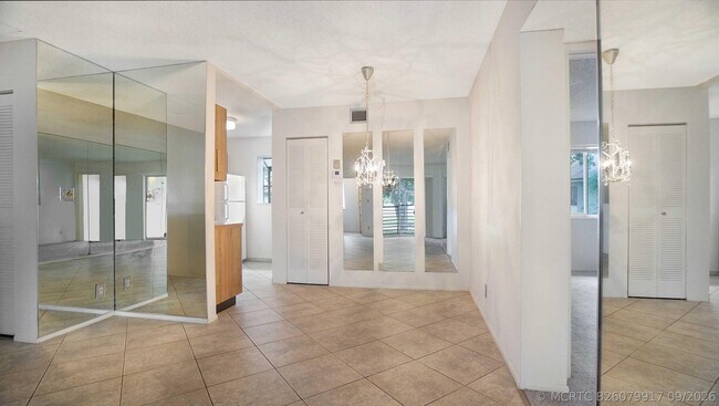 Building Photo - 505 Gardens Dr