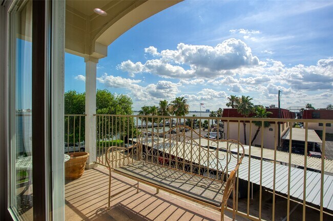 Building Photo - 307 Yacht Club Ln