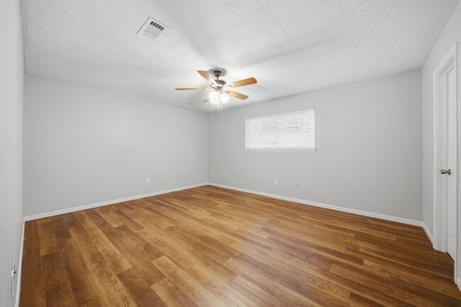 Building Photo - 16611 Ben Ledi Dr