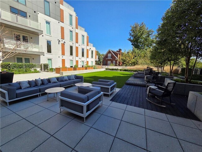 Building Photo - 775 Juniper St NE