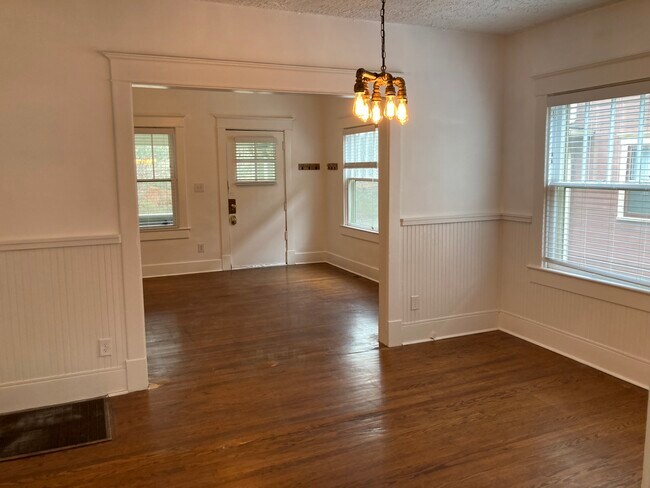 Building Photo - 328 E 12th St