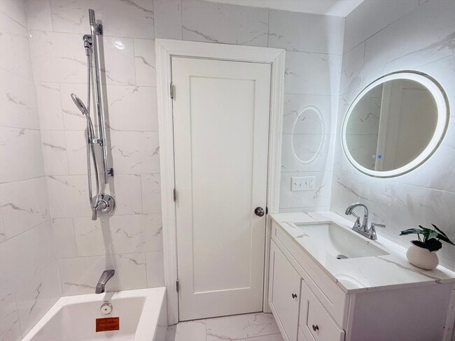 Building Photo - 4 Baldwin St