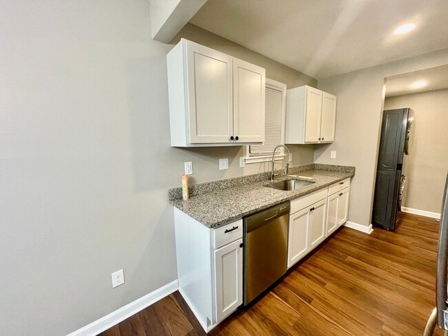 Building Photo - Welcome to this stunning 3-bedroom, 2-bath...