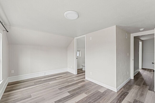 Building Photo - 457 Ahnaip St
