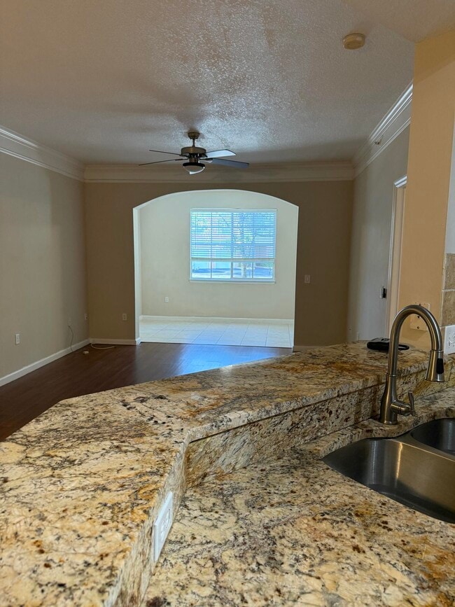 Building Photo - 1111 Myrtlewood Cir E