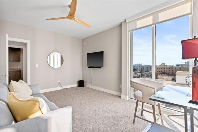 Building Photo - 176 4th Ave NE