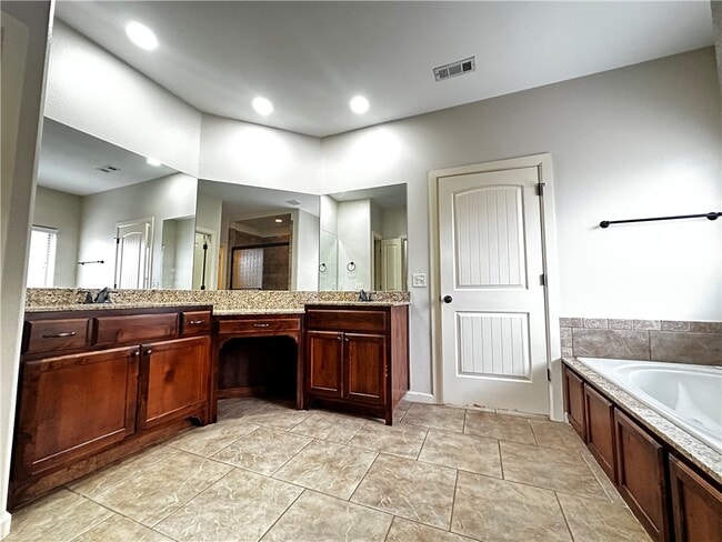 Building Photo - 584 N Mulligan Dr
