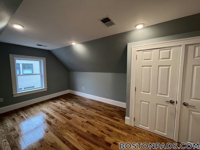 Building Photo - 158 Morrison Ave